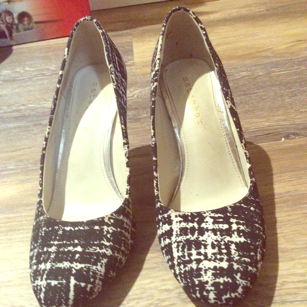 Very stylish Metaphor high heels!!